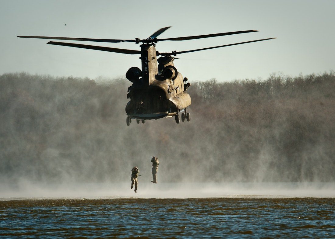 helocasting-helicopter-water-military-37828